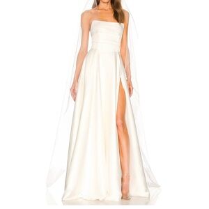 x REVOLVE Heidi Gown in White
SAU LEE
